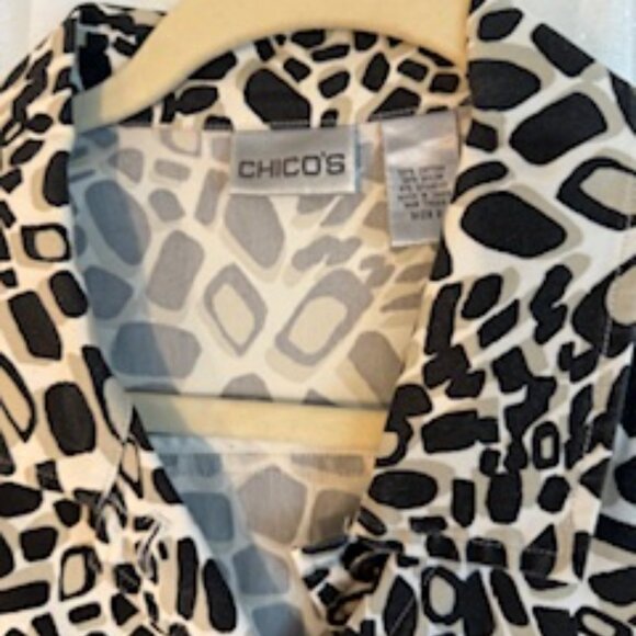Chico's Animal Print Blouse. Size 2 - Picture 2 of 3